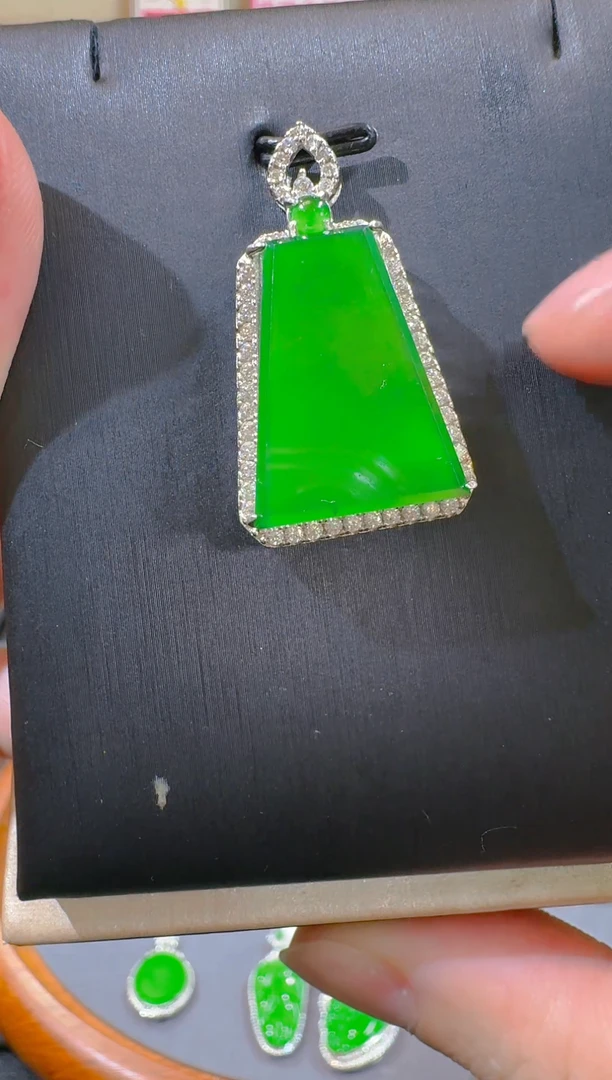 翡翠银S925镶嵌吊坠(赠链)天然A货翡翠