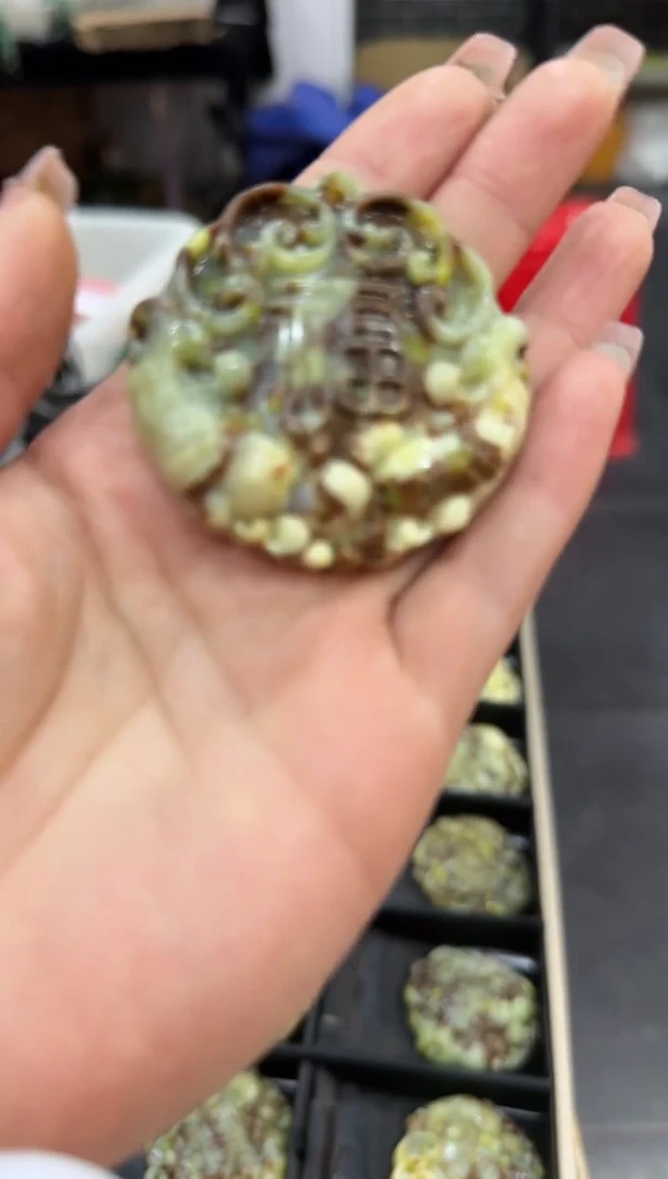 【闪购商品】岫玉颈饰未镶嵌紫金砂双鱼福牌