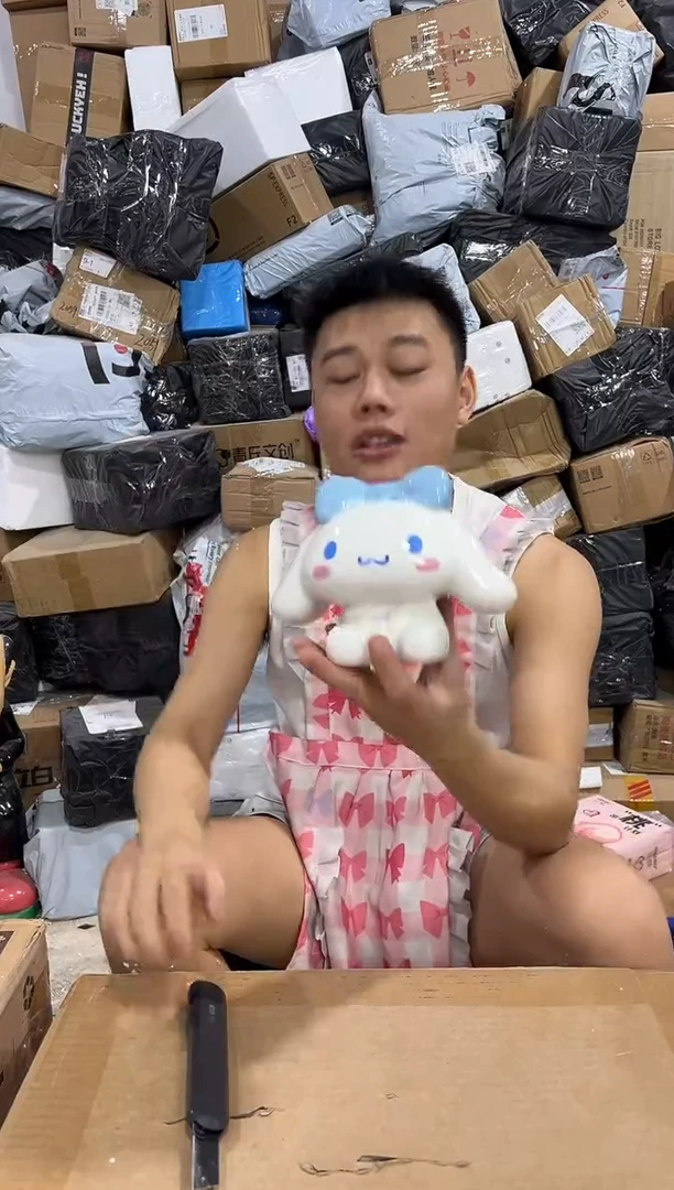 瓷片玉桂狗笔筒