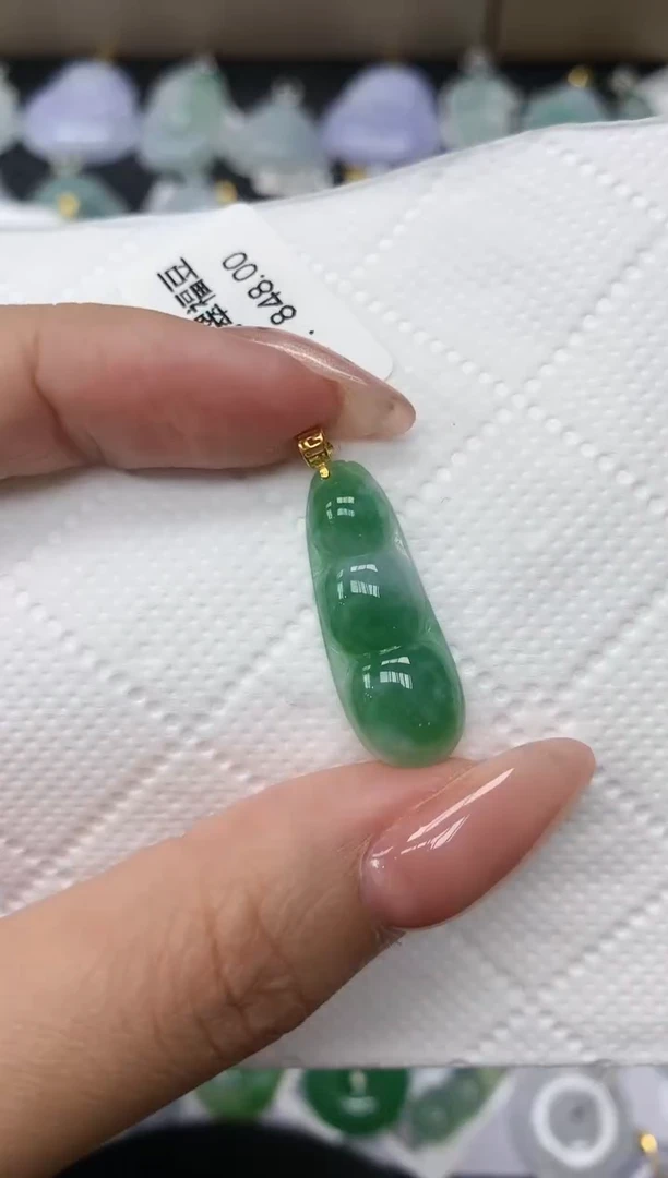 颈饰18K金镶嵌翡翠1111111111