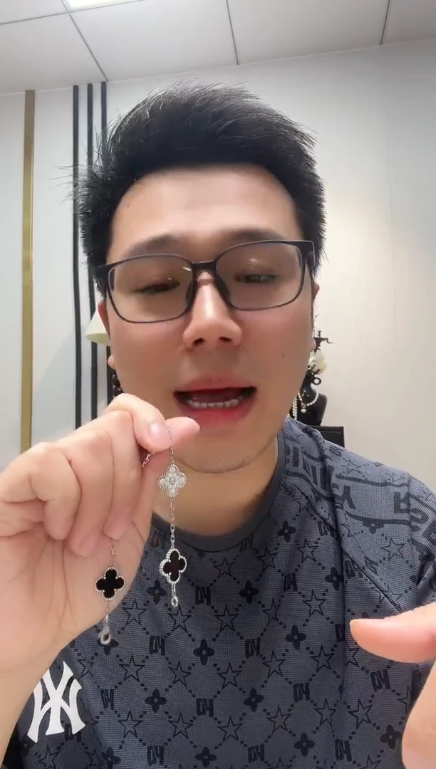 18K金镶嵌手链钻石她*她熊猫手链