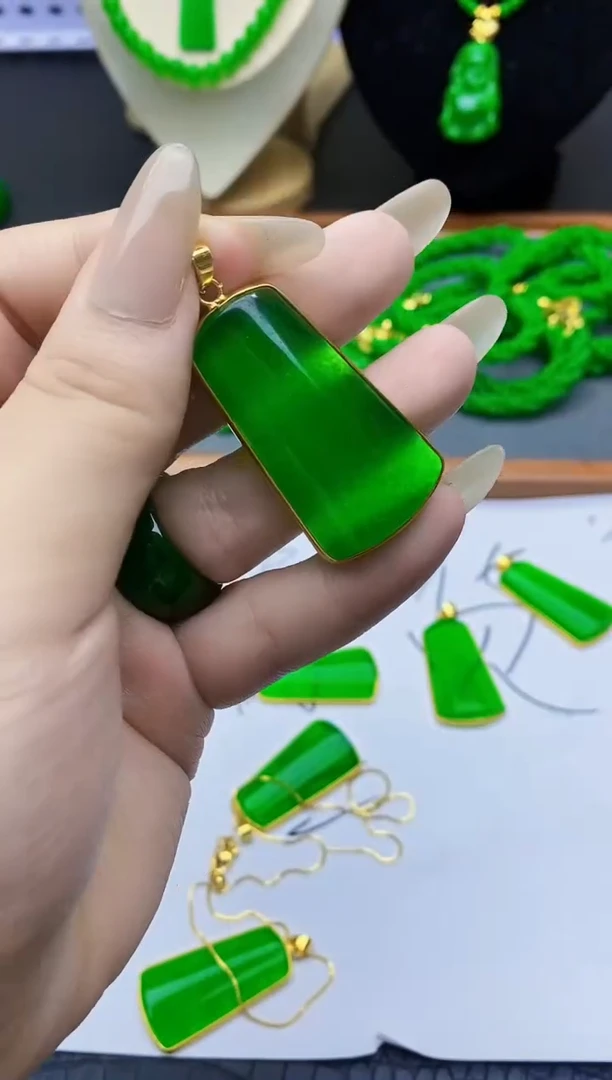 吊坠(不含链)未镶嵌翡翠..