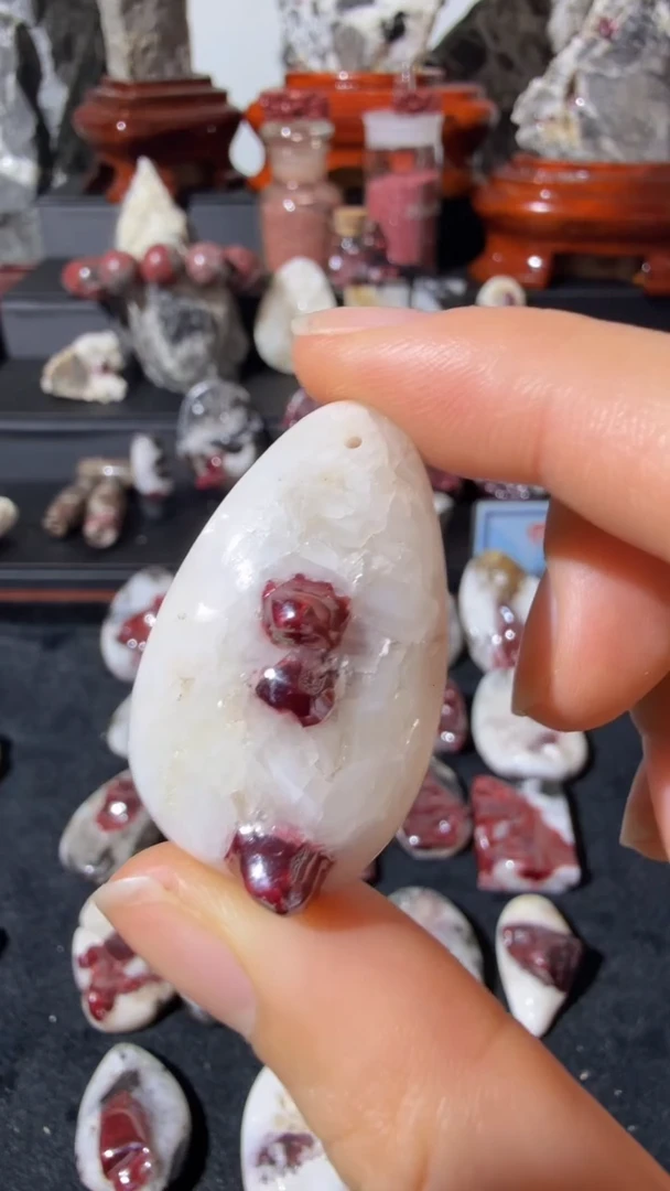 天然辰砂用****电天然辰砂天然朱砂大晶砂随行吊坠