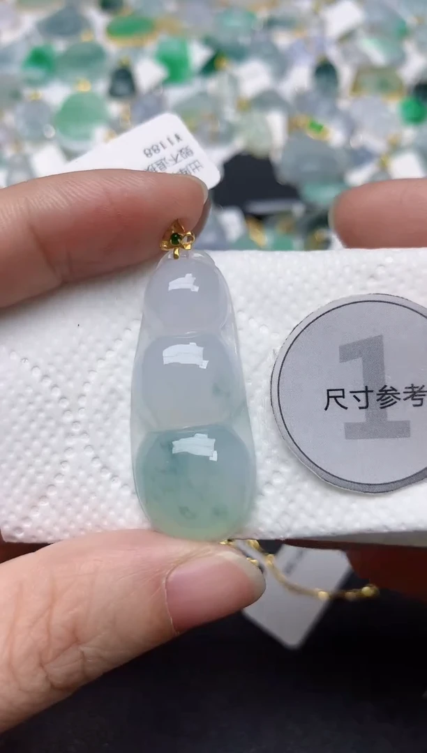 颈饰18K金镶嵌翡翠天然缅甸A货翡翠