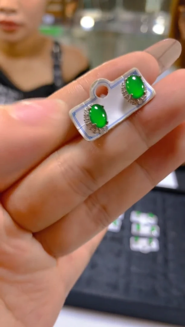 翡翠未镶嵌耳饰多样性发一