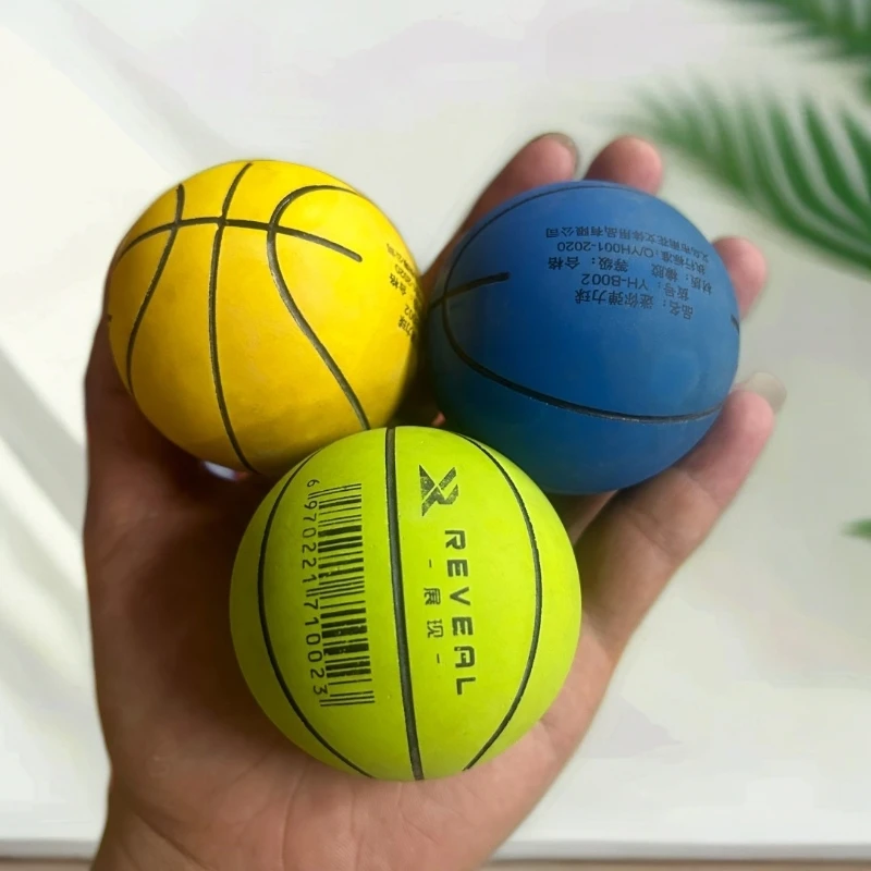 弹力球玩具发3个.有点脏自行处理