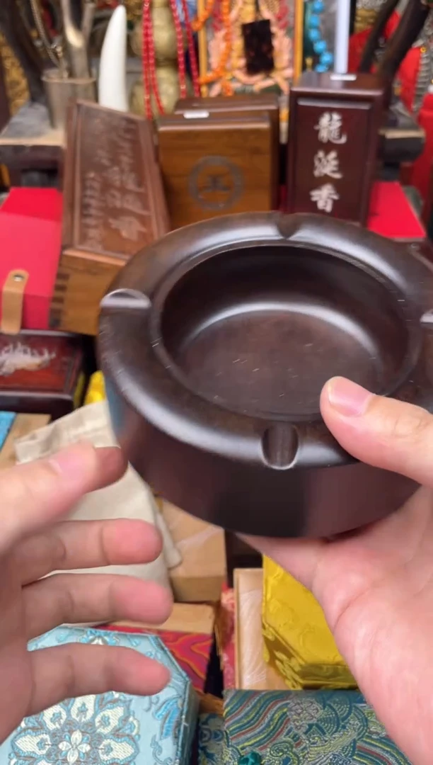 木---------------烟灰缸