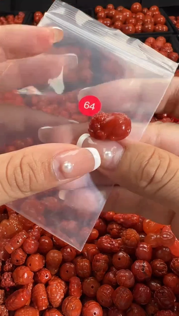 颈饰未镶嵌南红玛瑙1