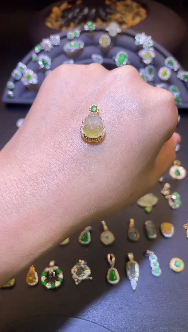 吊坠(不含链)18K金镶嵌翡翠1