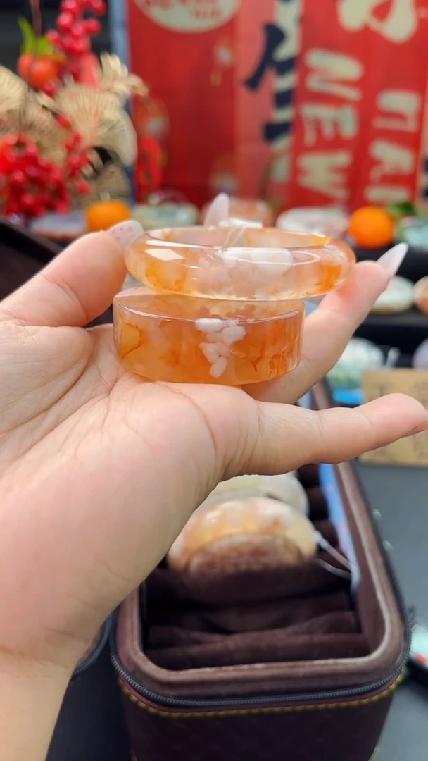 【闪购商品】石英质玉手镯未镶嵌赠送镯心（53圈口