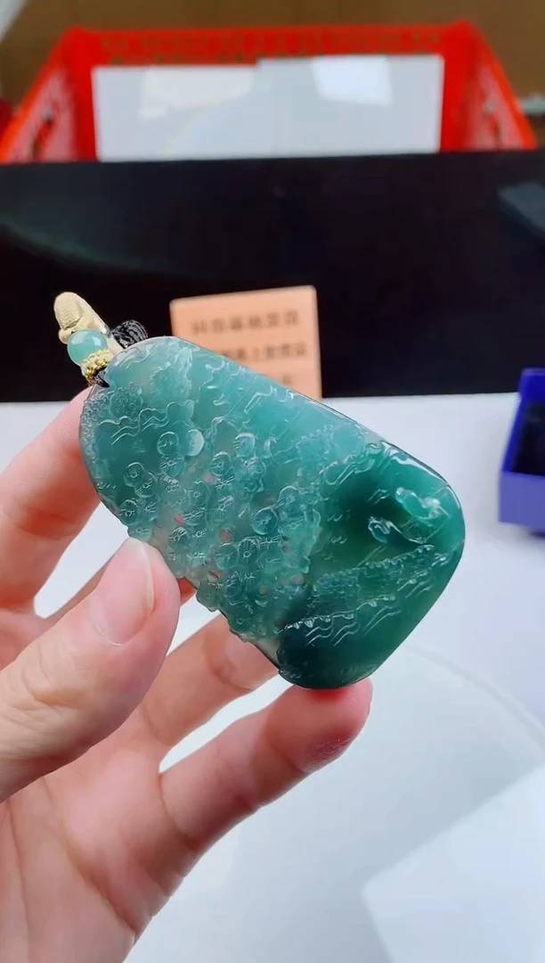 颈饰未镶嵌翡翠   ·