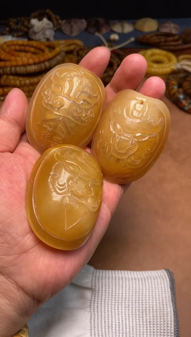 其他牛骨P1180-蹄-兽面吊坠