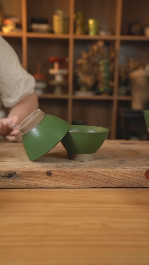 复古绿色的斗笠碗2个