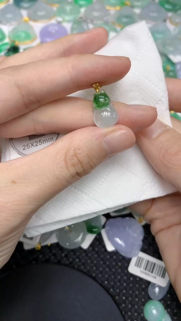 颈饰18K金镶嵌翡翠1