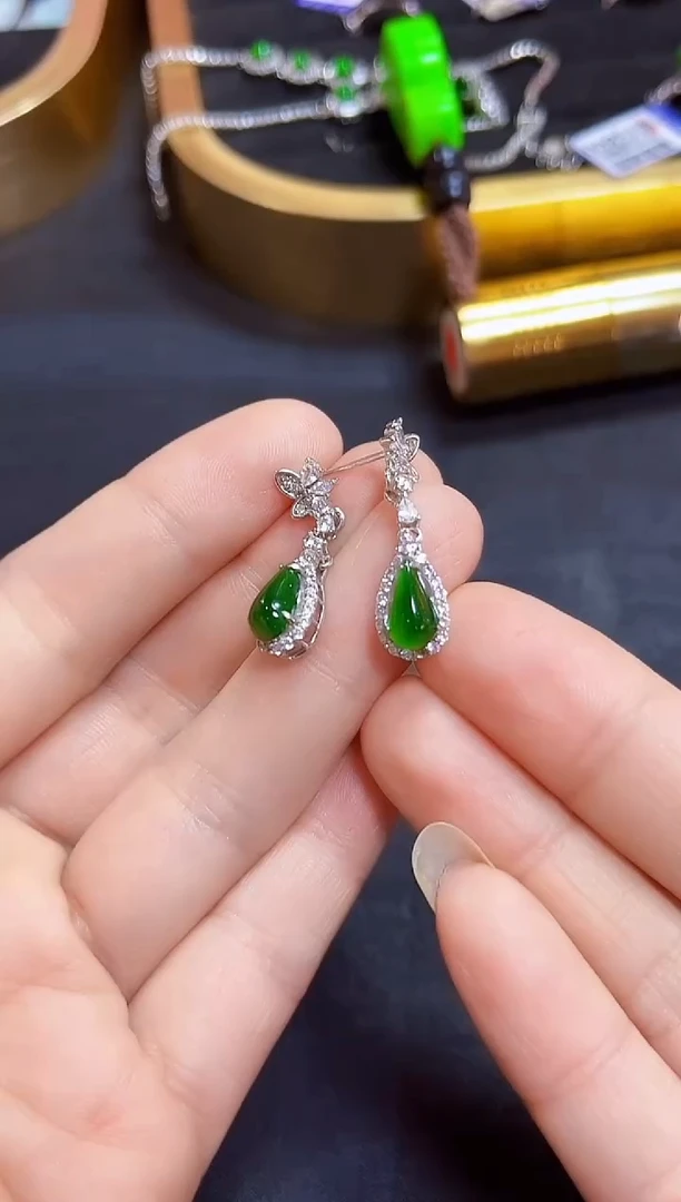 颈饰银S925镶嵌翡翠耳坠