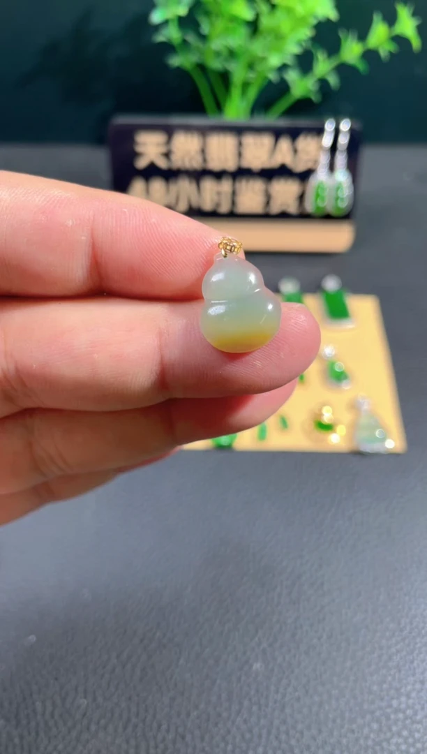 【闪购商品】翡翠颈饰18K金镶嵌翡翠