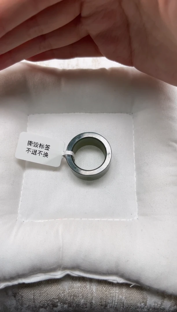 未镶嵌戒指和田玉18