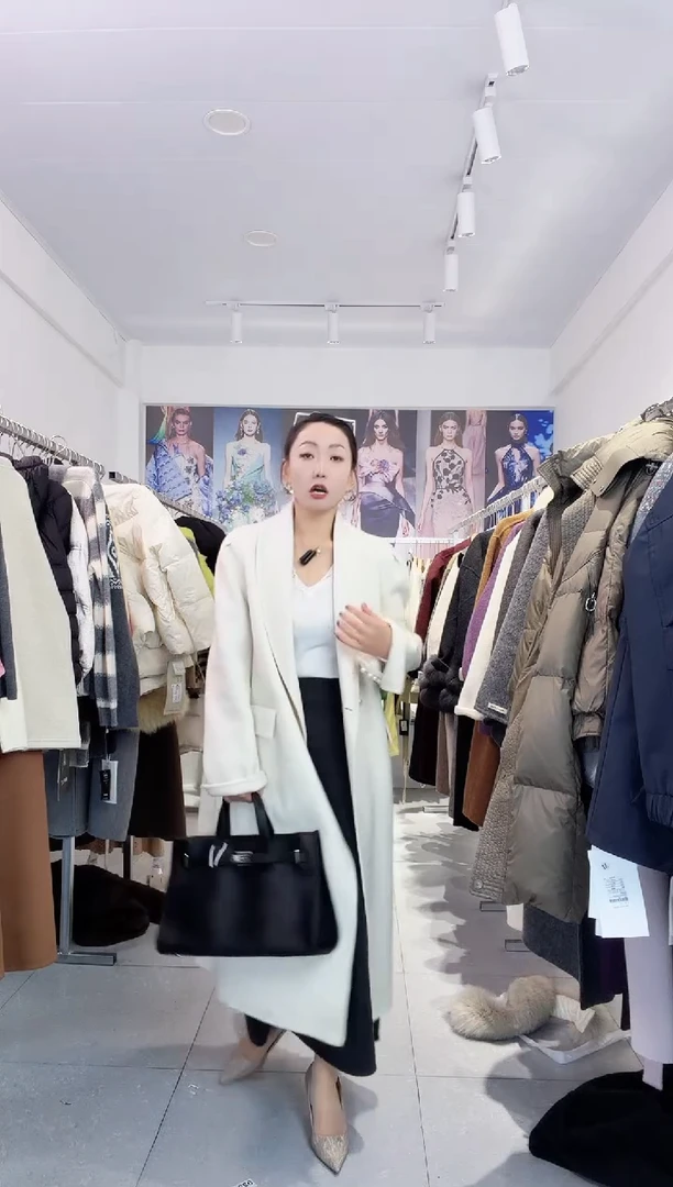 白色100羊毛长款外搭新款现货130斤