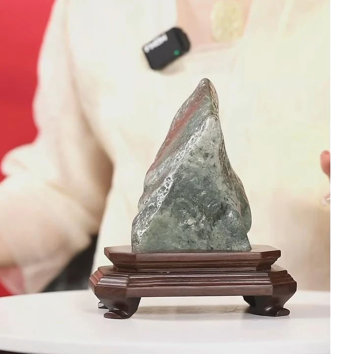 新疆玉料原石发一件带底座编号120