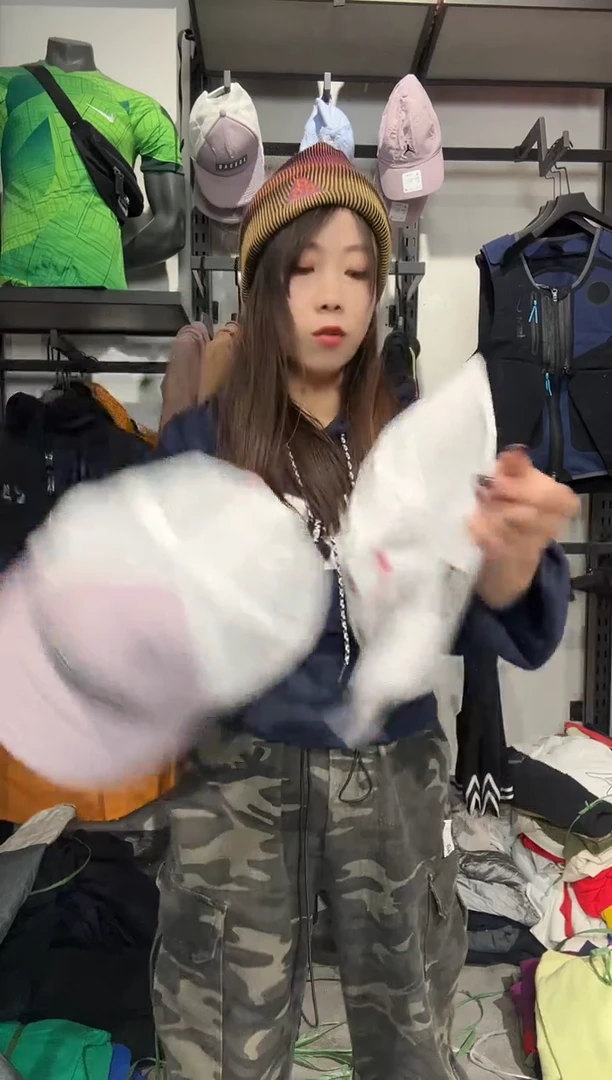 1557  编码 瑕疵款直播间过款为准 尺码   身高  2
