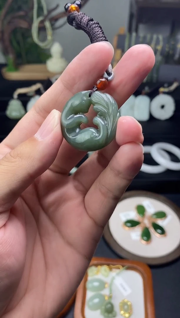 颈饰未镶嵌和田玉1