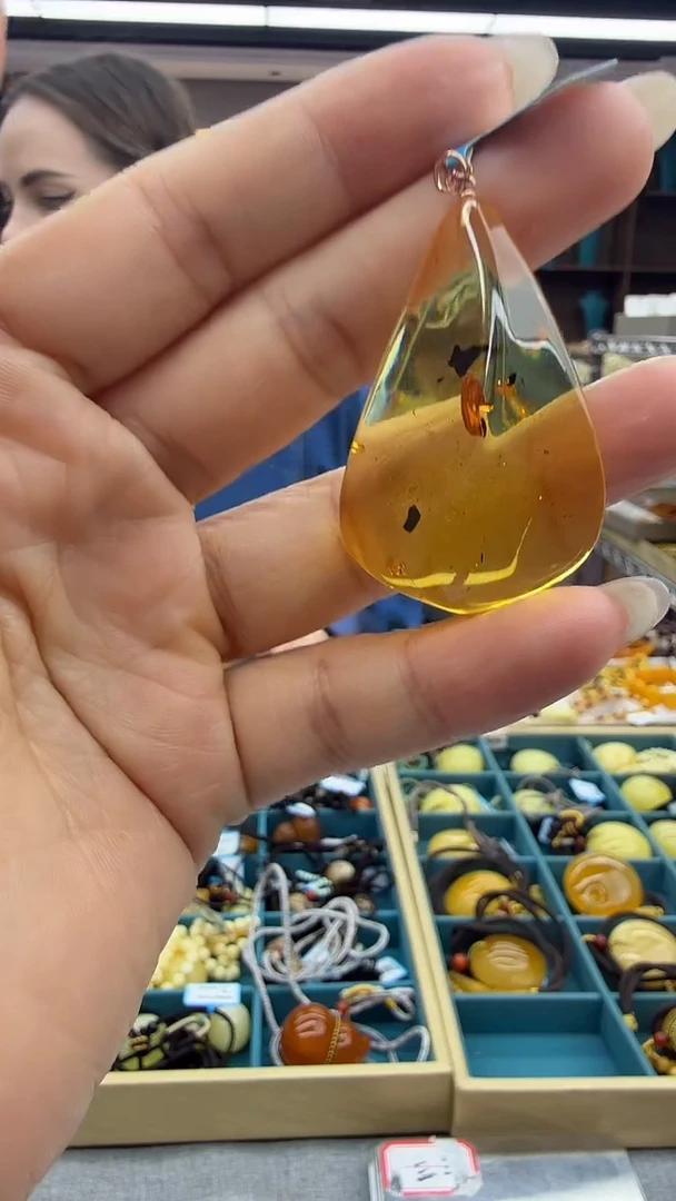 琥珀颈饰未镶嵌47秒拍号 假一罚三