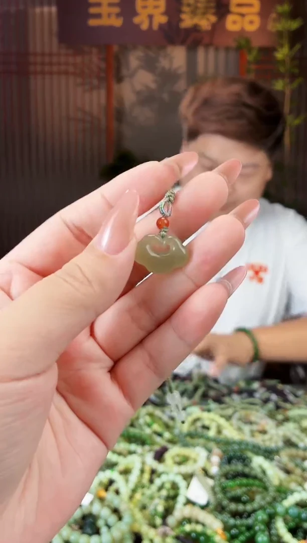 和田玉未镶嵌颈饰拍一发一