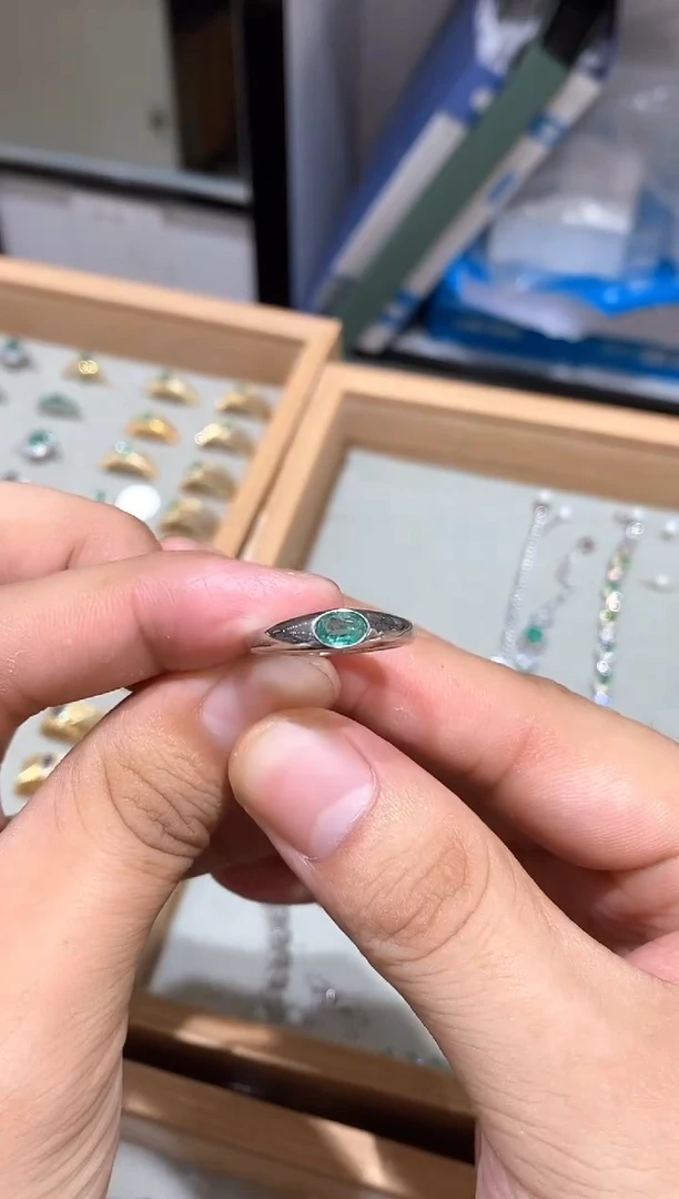 银S925镶嵌戒指祖母绿戒指