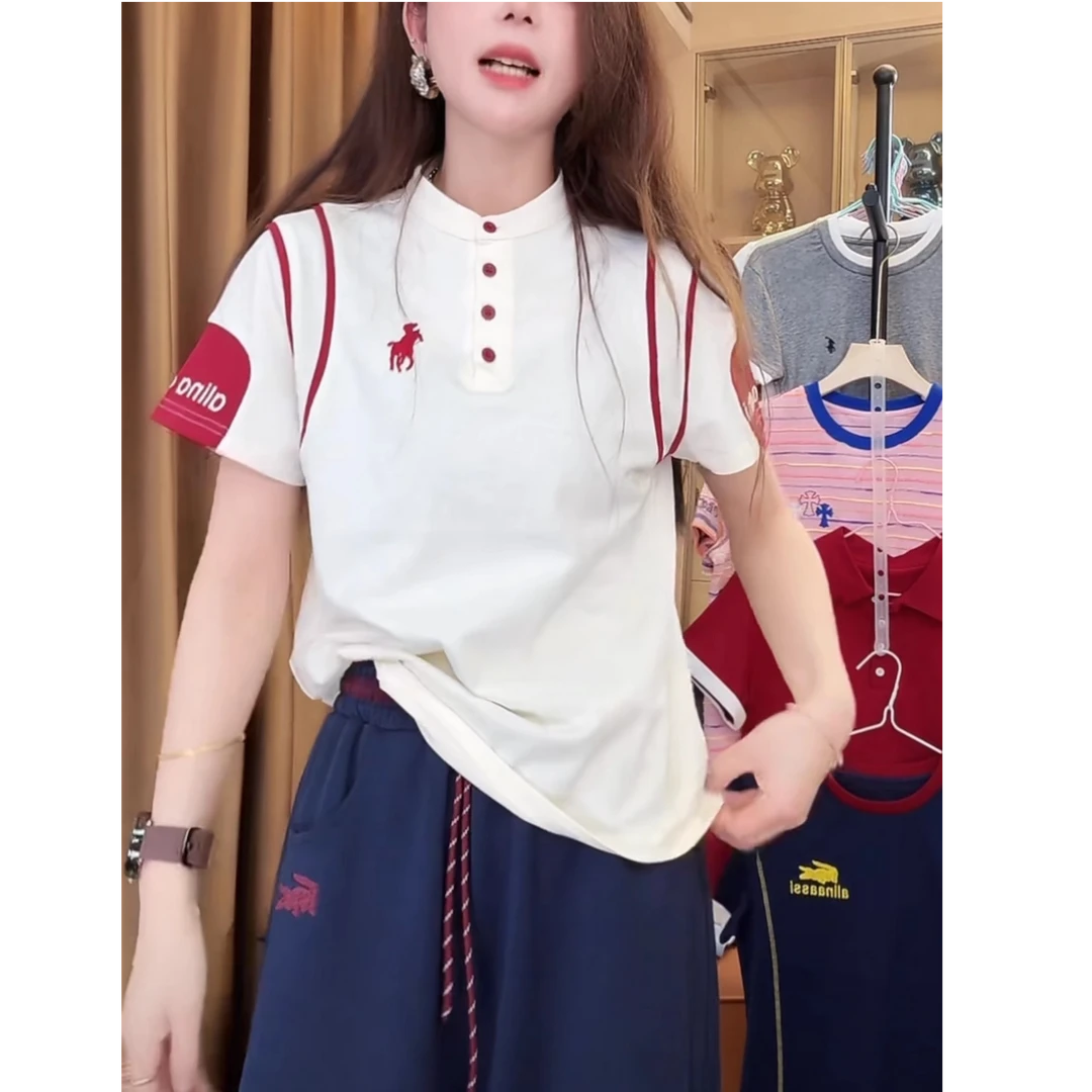 重工拼接红色字母刺绣短袖T恤女2025夏季新款百搭显瘦半纽扣上衣