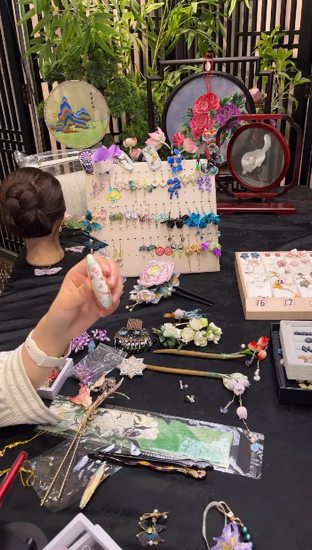 织绣এ****?非遗苏绣手工饰品