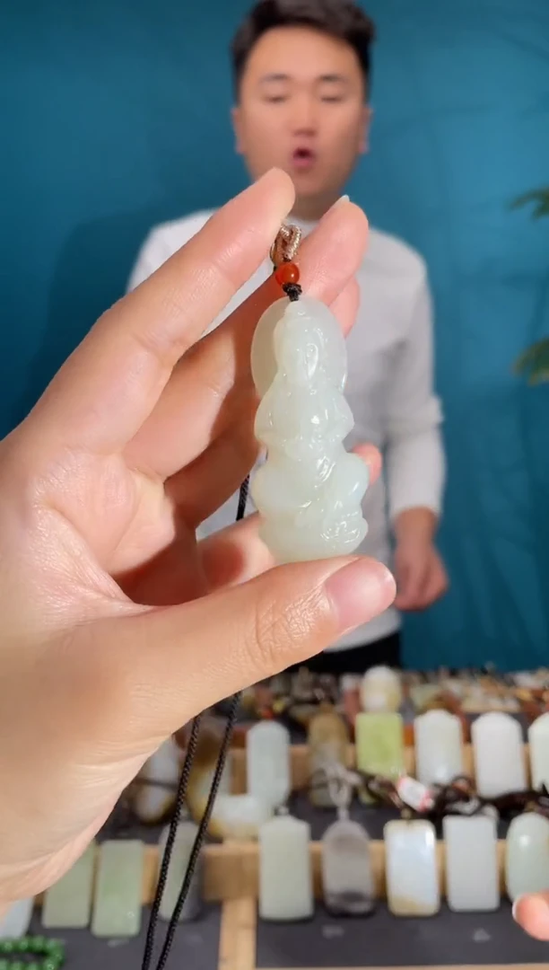 颈饰未镶嵌和田玉1