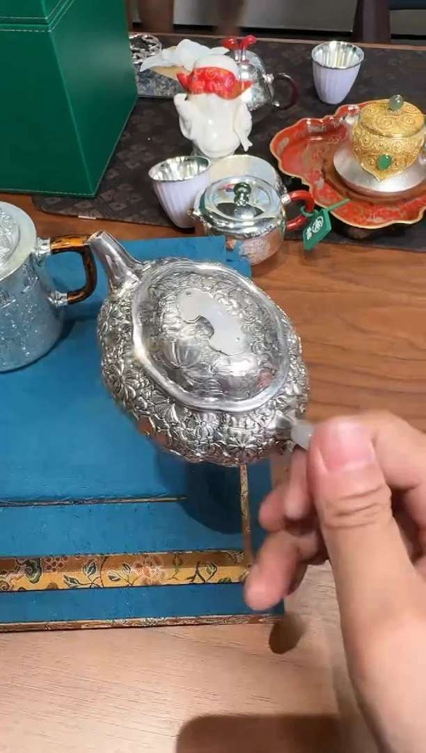 -茶*頭'寸发标 手作錾刻嵌金万花海棠壶