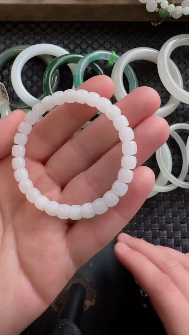 颈饰未镶嵌和田玉7*6白玉直切