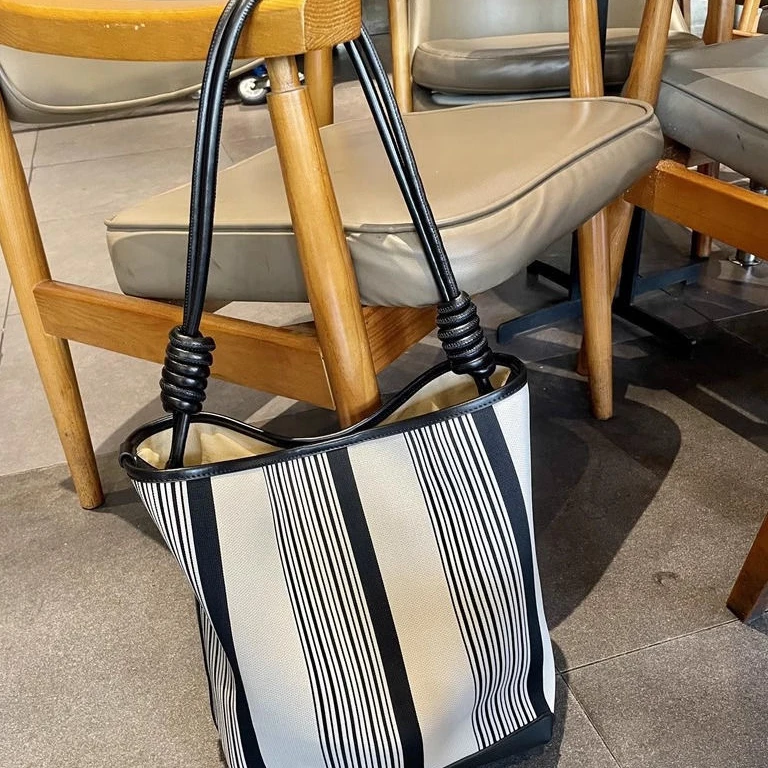 2025条纹帆布包慵懒风托特水桶包女大容量通勤包单肩腋下大包包潮