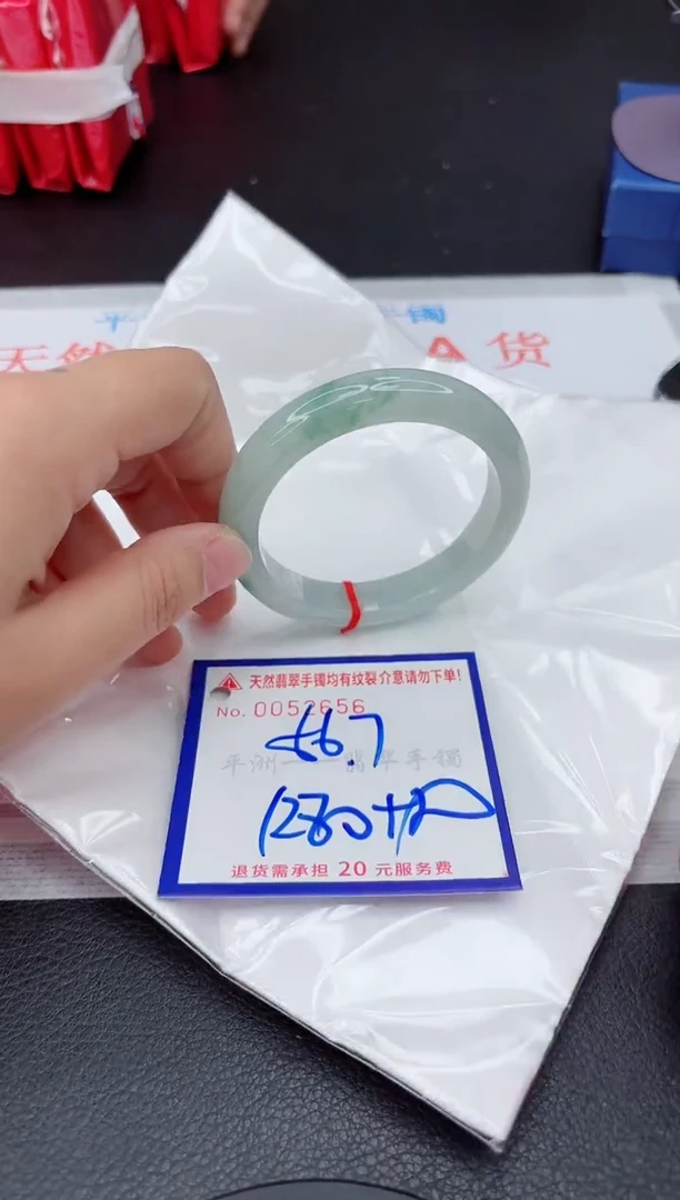 翡翠手镯未镶嵌1