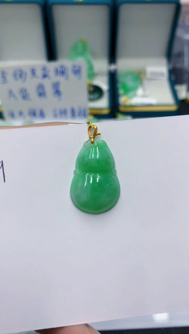 颈饰18K金镶嵌翡翠1