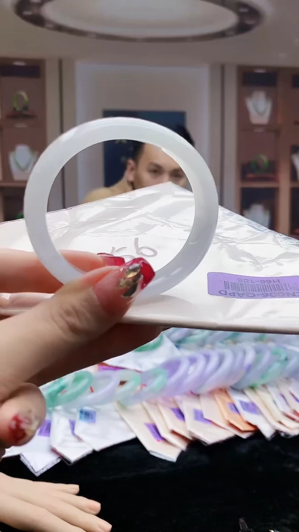 【闪购商品】翡翠手镯未镶嵌    H68-186