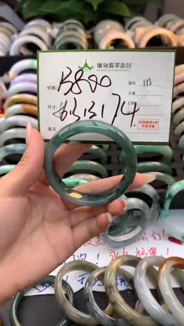 未镶嵌定制翡翠毛货需精细抛光+多人