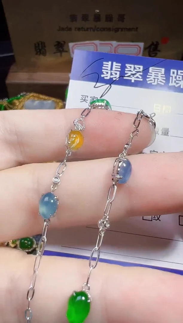 翡翠18K金镶嵌颈饰翡翠