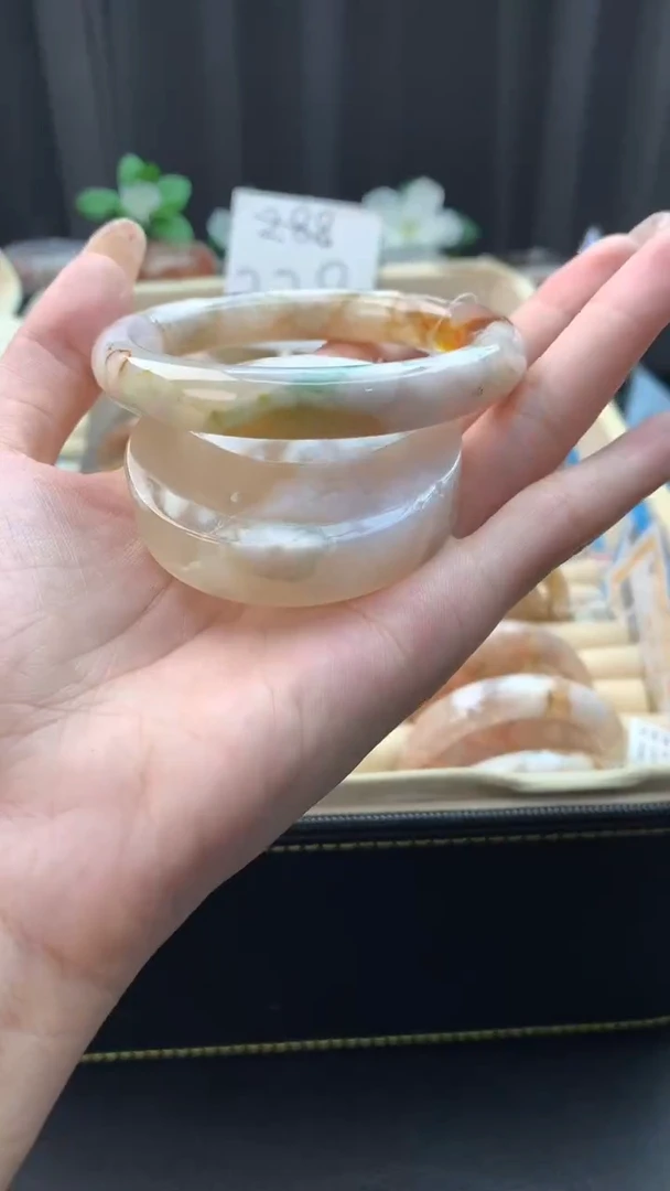 未镶嵌手镯石英质玉（55圈口）赠送镯心
