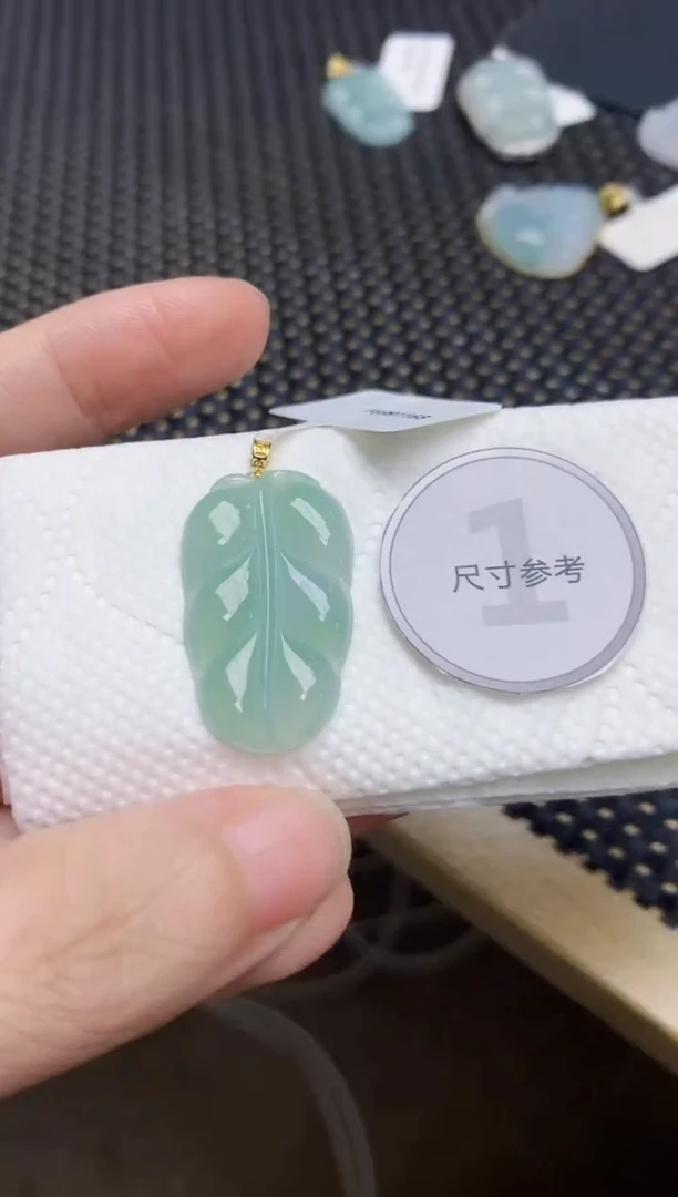 颈饰18K金镶嵌翡翠天然缅甸A货翡翠