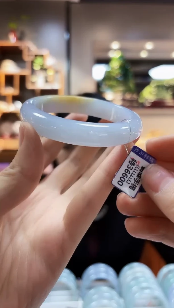 【闪购商品】翡翠颈饰未镶嵌57.8手镯