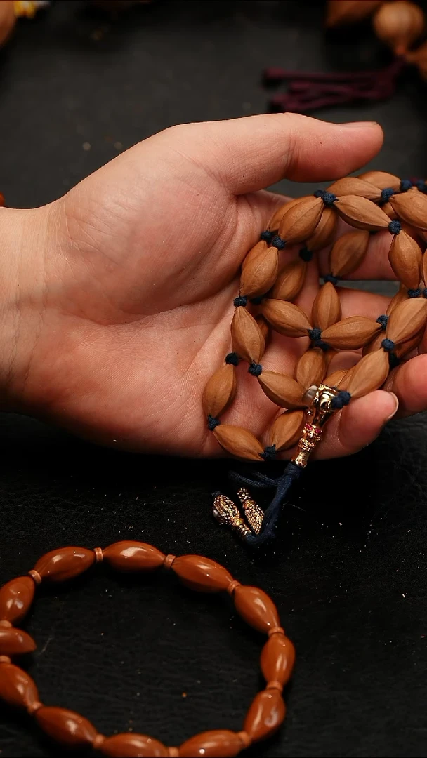 橄榄核吊坠可****兽橄榄核