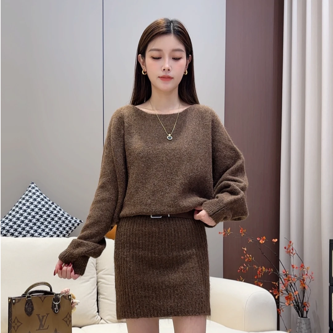 时尚百搭连衣裙女2025秋季新款显瘦减龄百搭气质中长款毛衣包臀裙