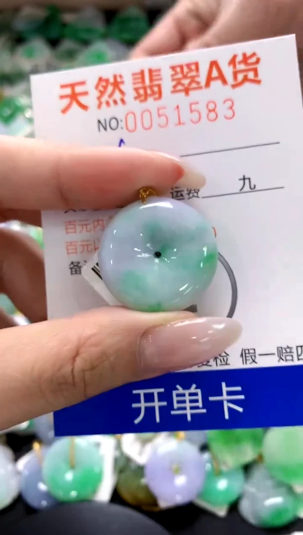 翡翠18K金镶嵌颈饰1111111111111111