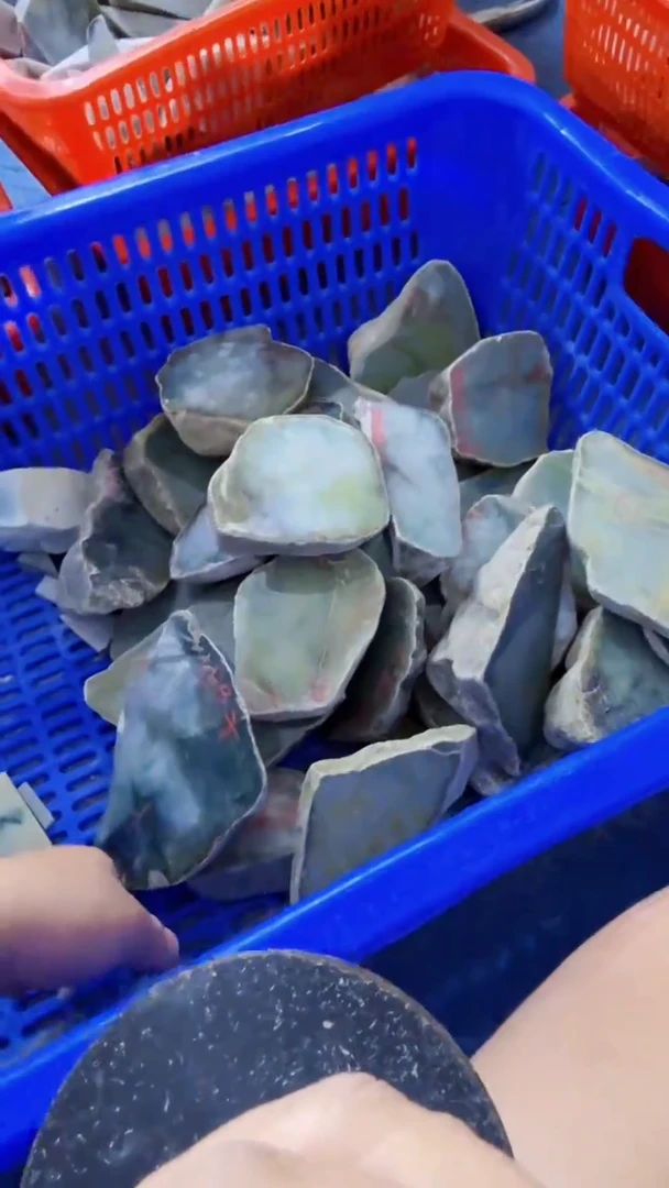 翡翠挂件未镶嵌辉**容30个天然翡翠240