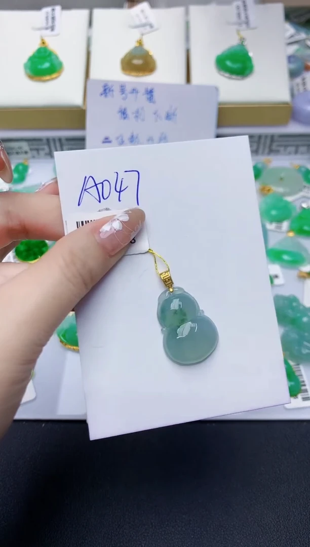 翡翠18K金镶嵌颈饰0000000000