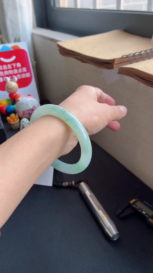 翡翠手镯未镶嵌1