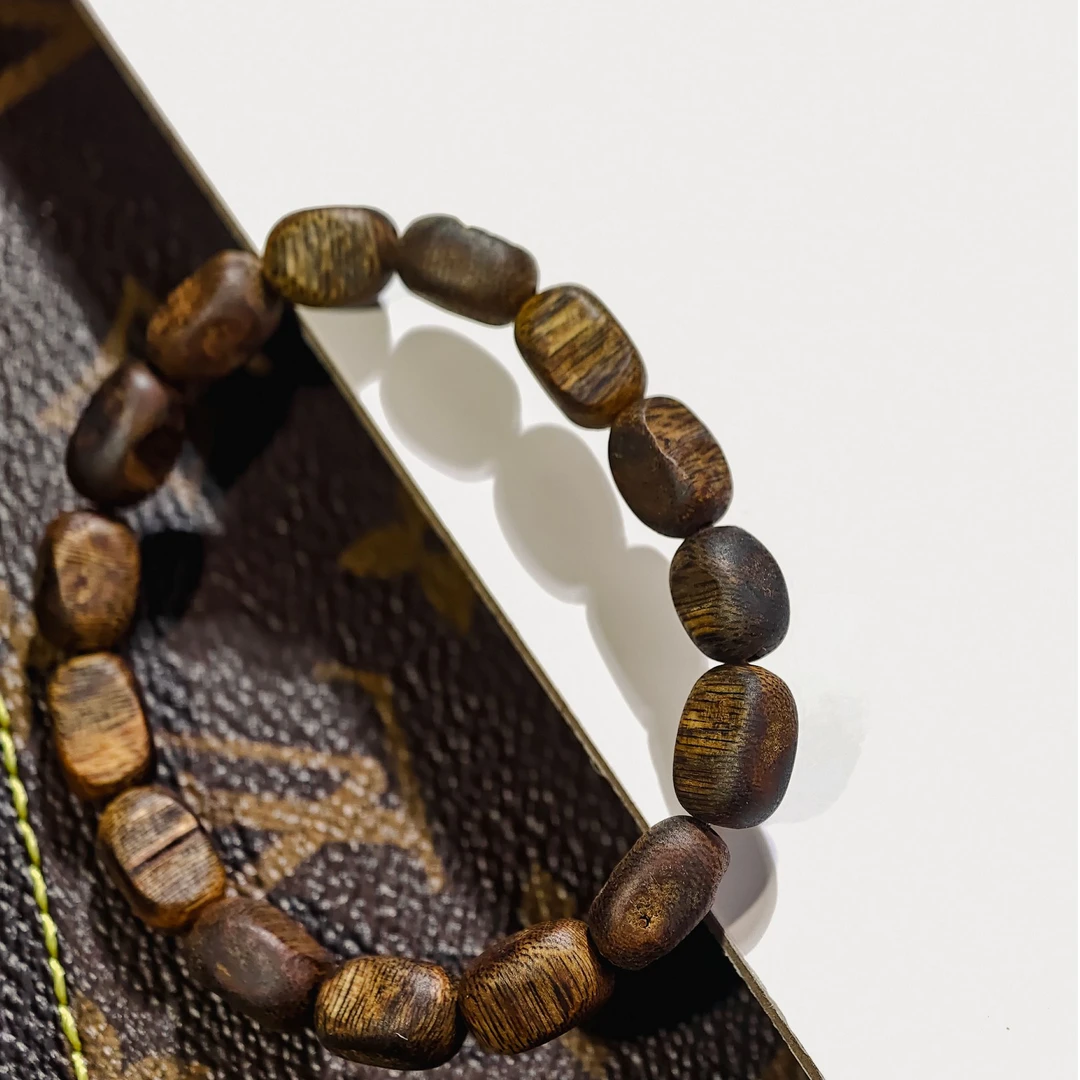 沉香宫皇顺小留疤沉香手串GHSSYCX014