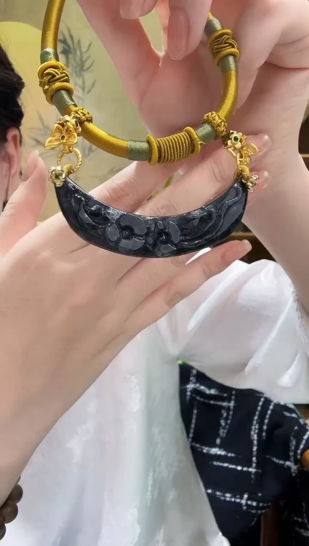 颈饰未镶嵌翡翠吊坠